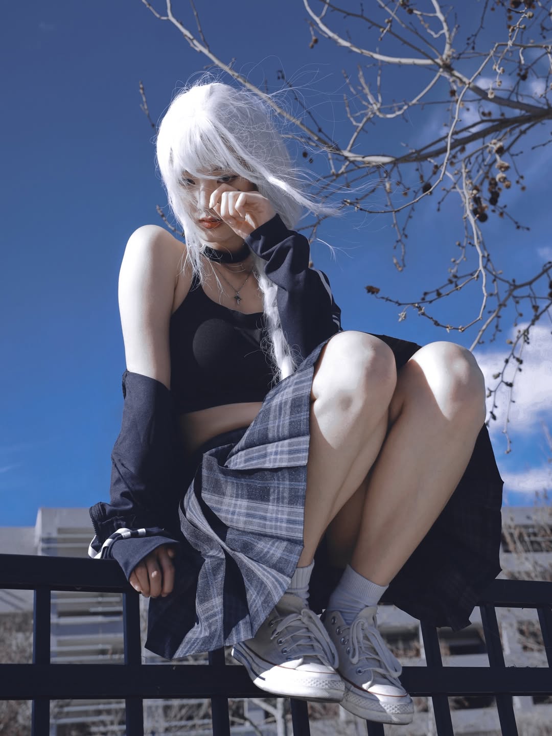 白发小姐姐想假装在拍大片