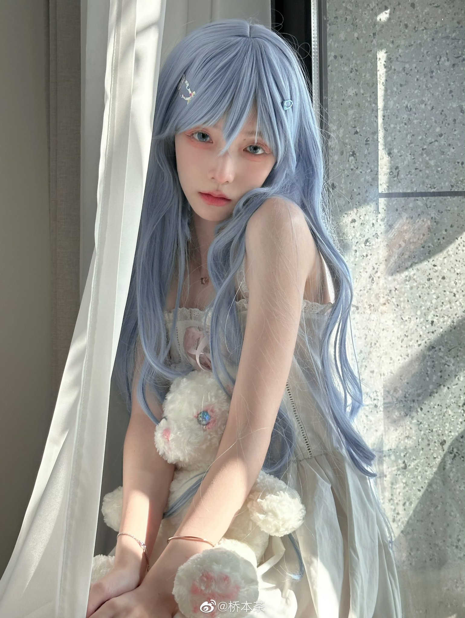 蓝发仙女掉进人间了