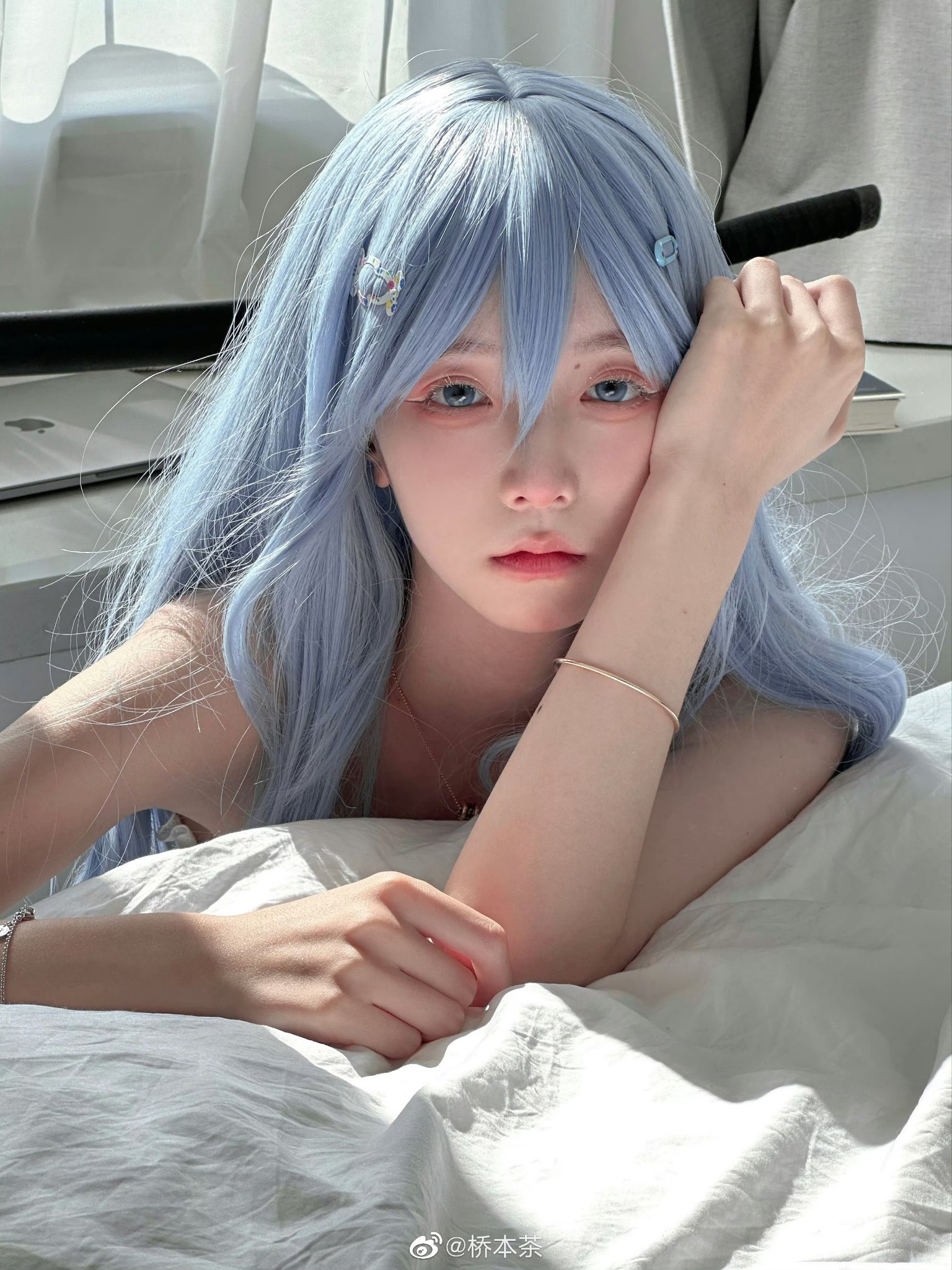 蓝发仙女掉进人间了