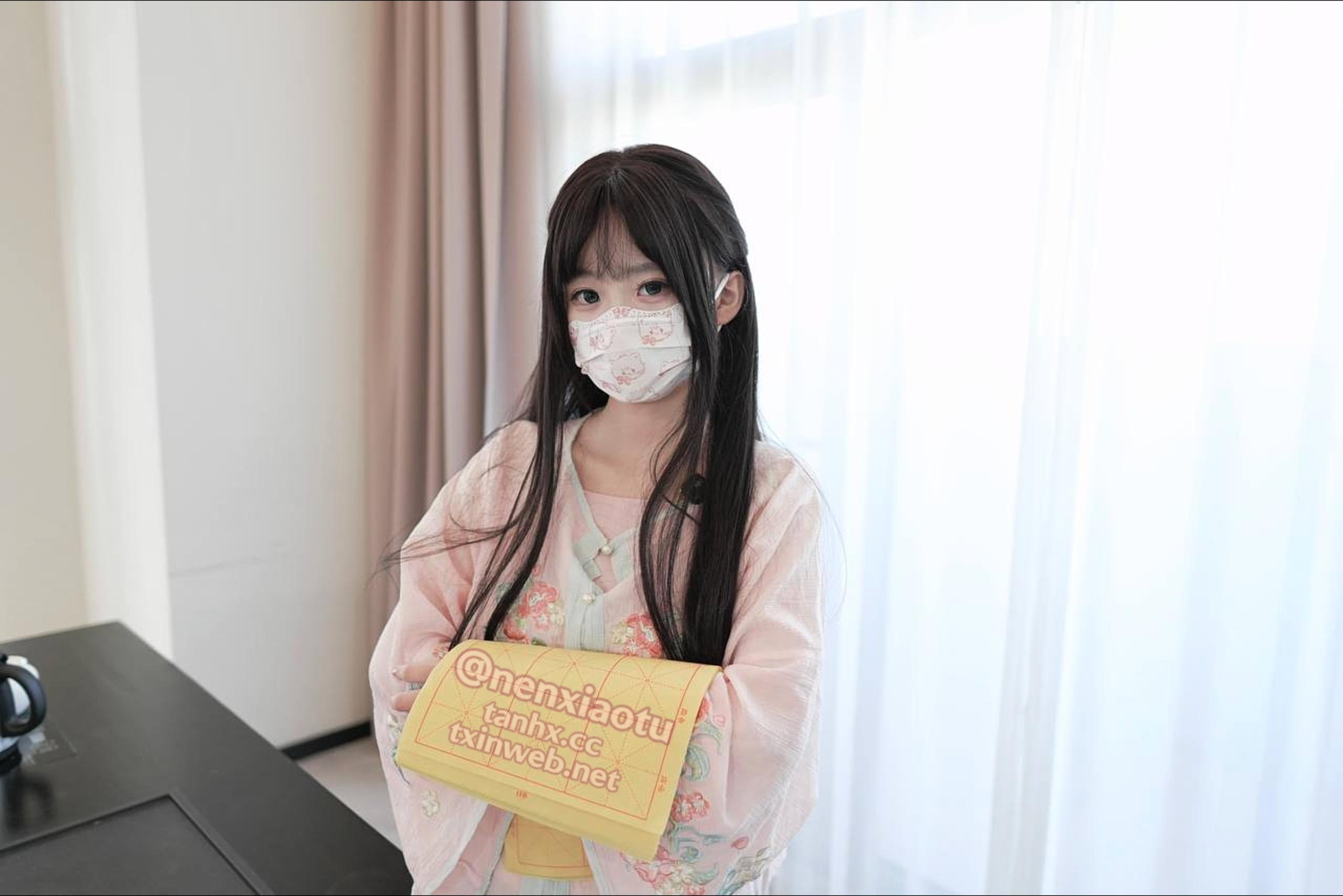 口罩下的神秘美少女