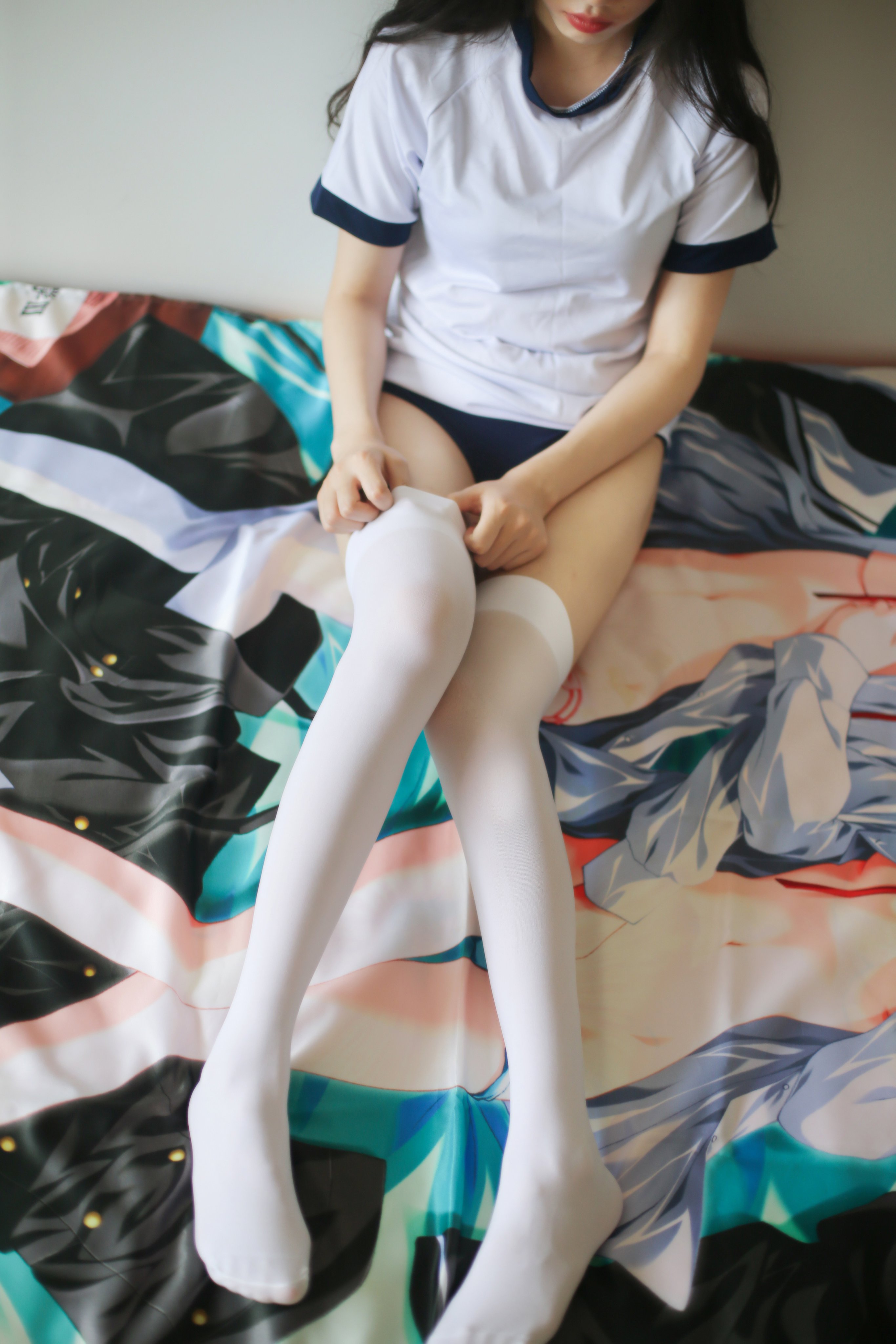 肚子空空全是肉感