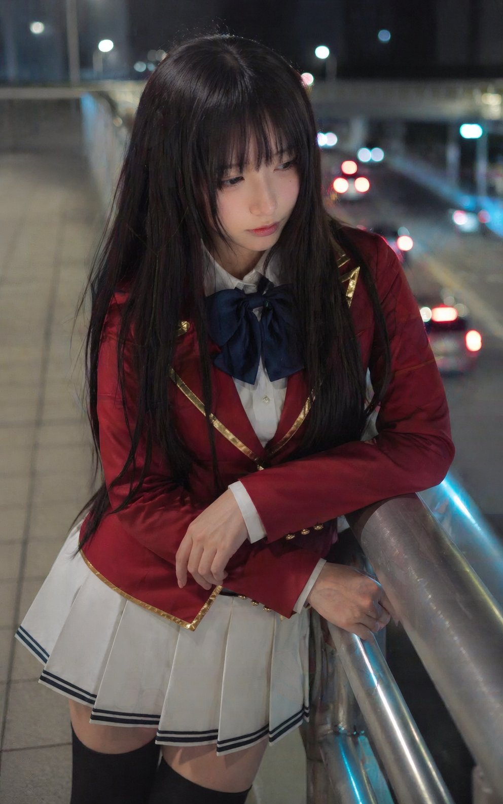 校服女孩深夜思考人生