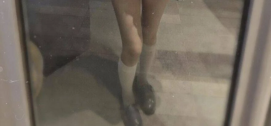 腿部线条逐渐模糊