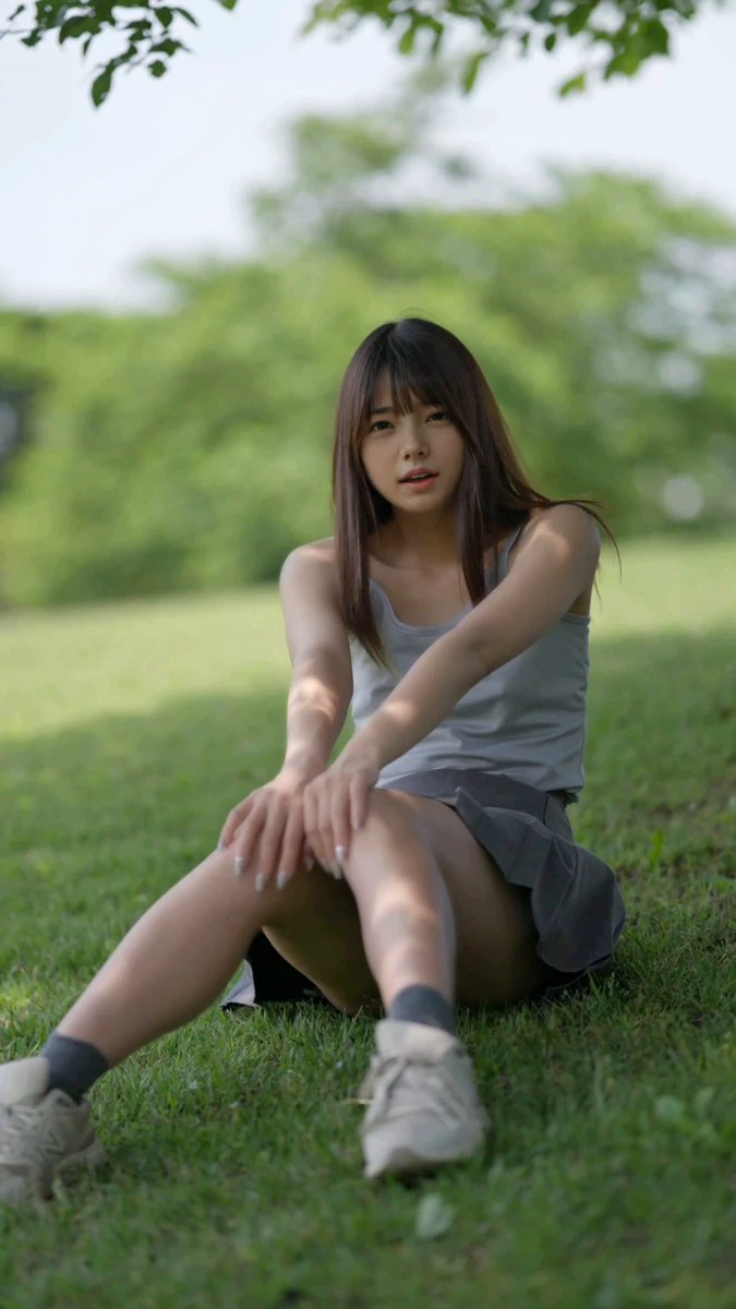 坐草坪思考人生难题