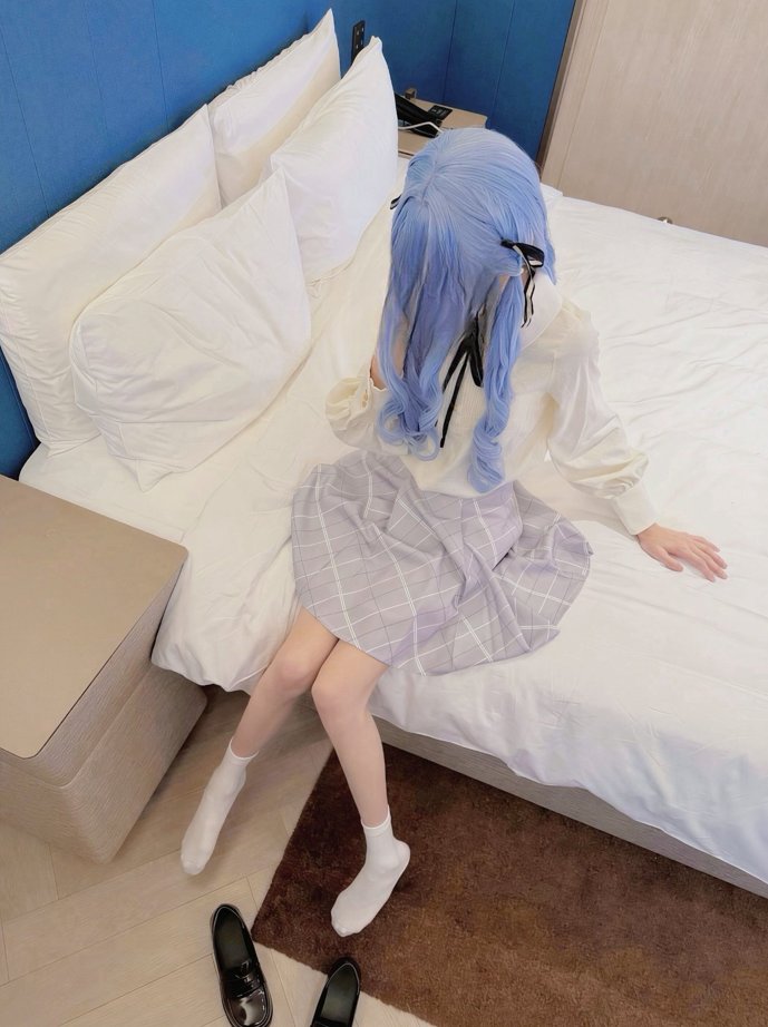 蓝发妹子还没睡醒
