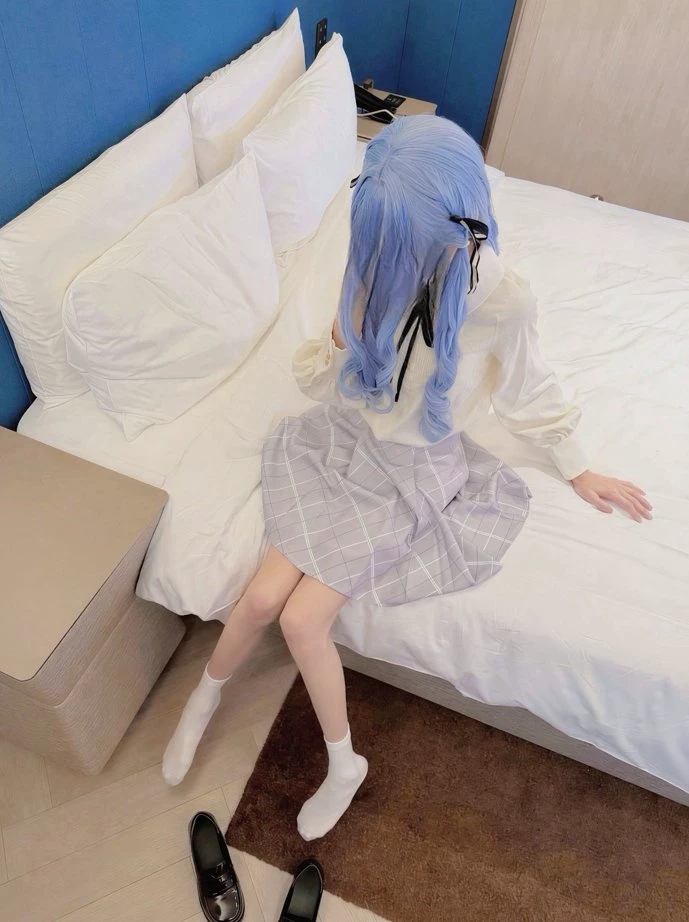 蓝发妹子还没睡醒