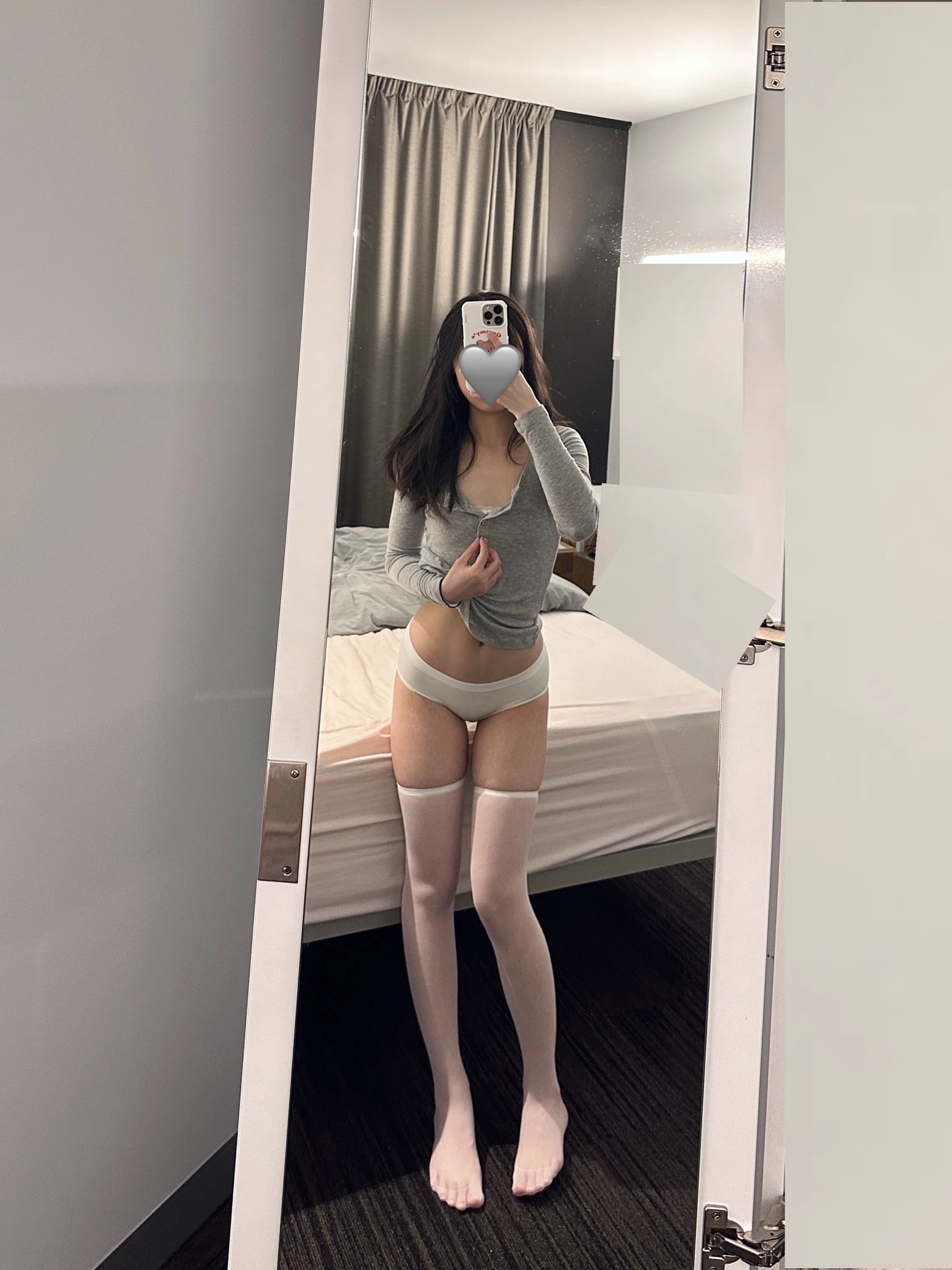 照镜子也想秀身材