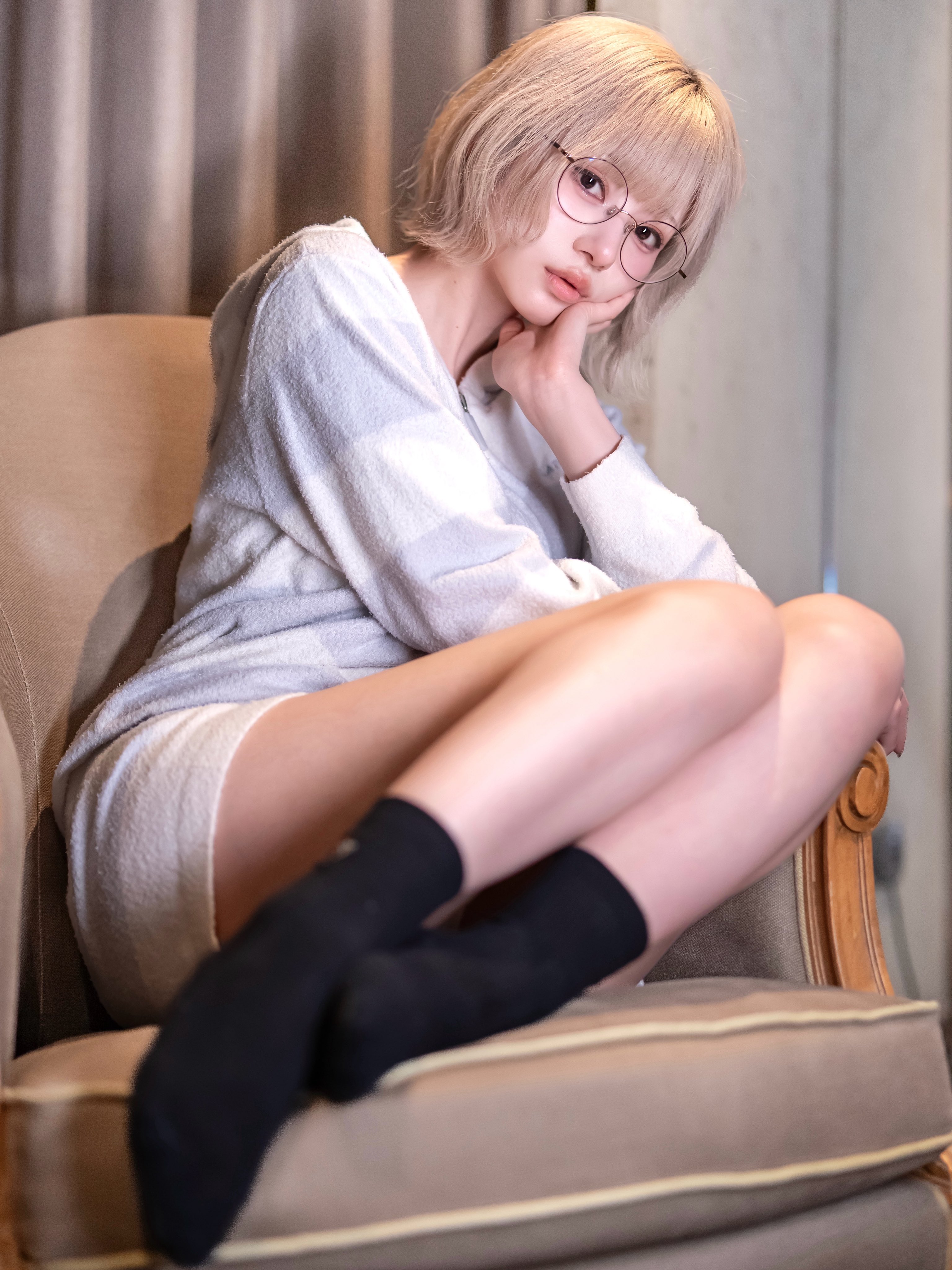 眼镜妹这波眼神杀有点狠
