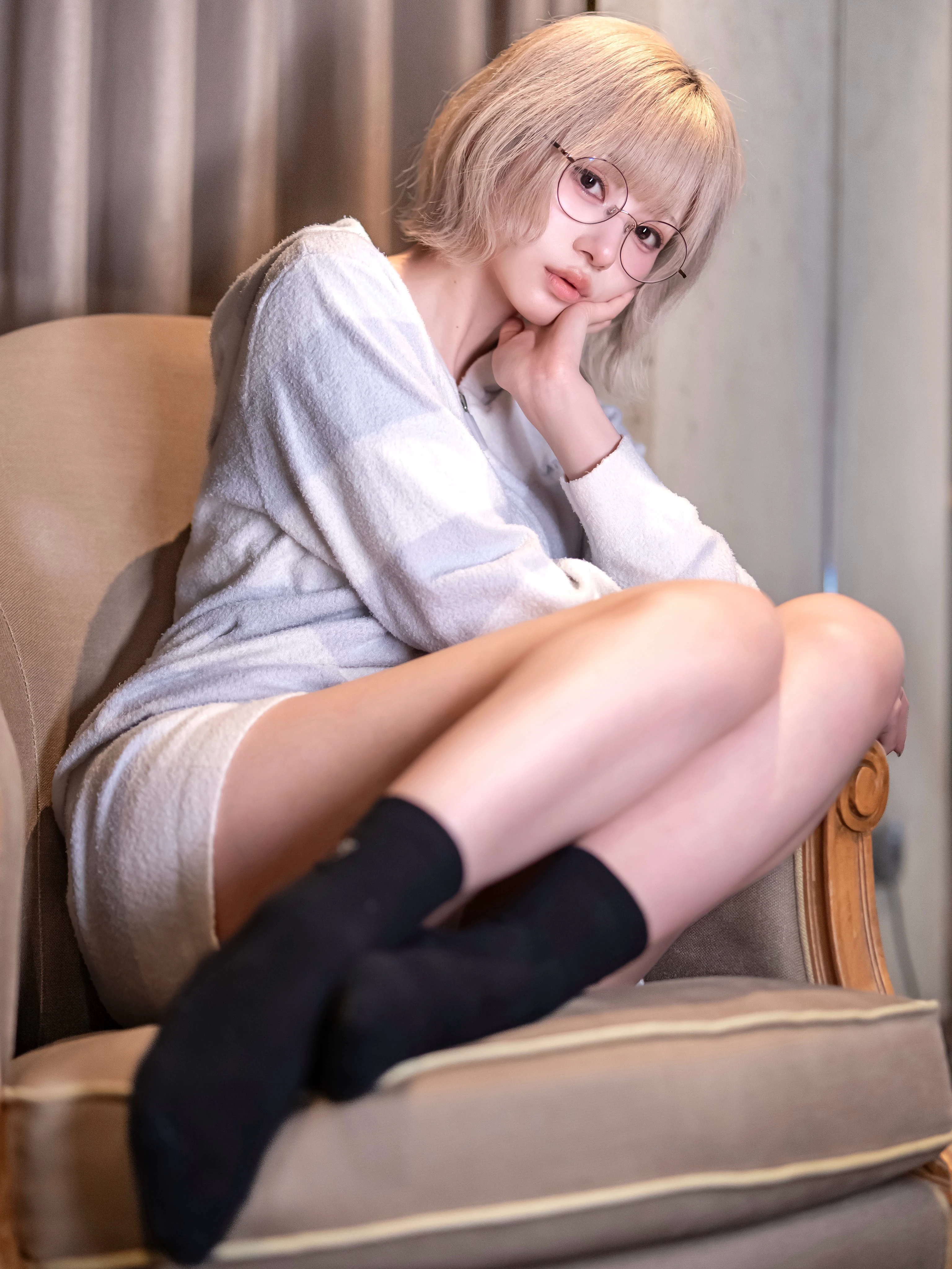 眼镜妹这波眼神杀有点狠