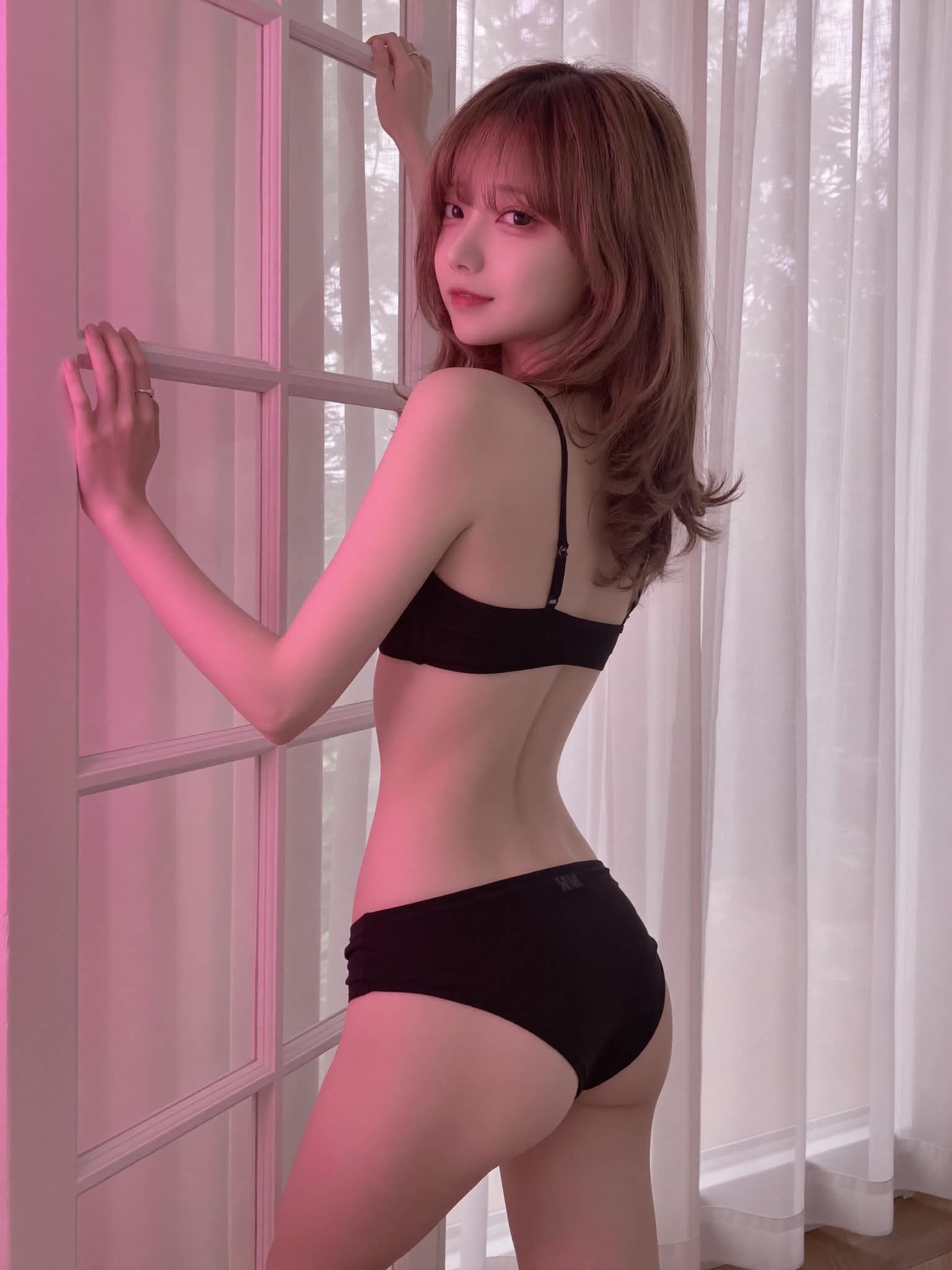 这门锁得真紧