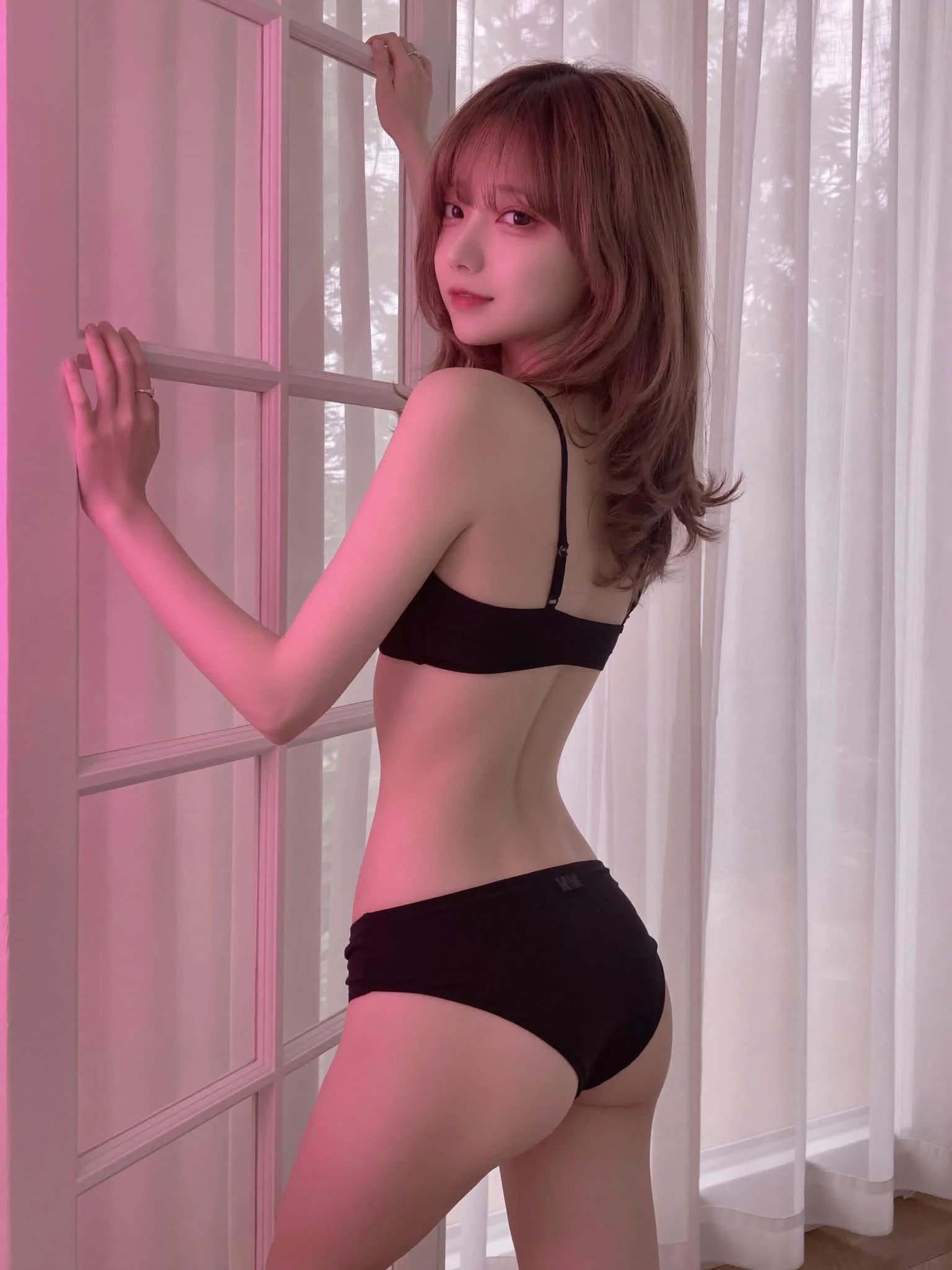这门锁得真紧