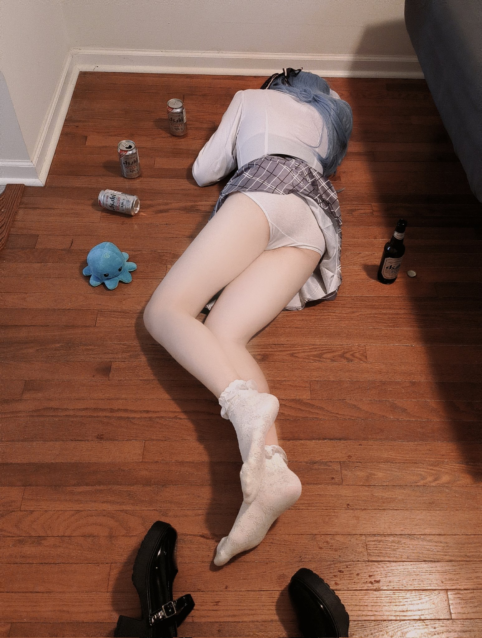 宿醉后的快乐地板体验