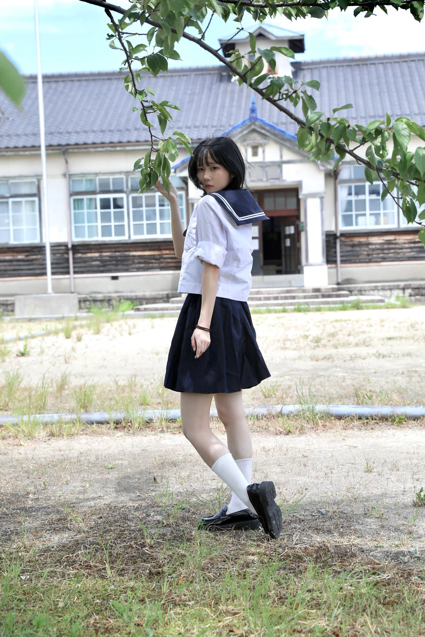 校服少女在线装深沉