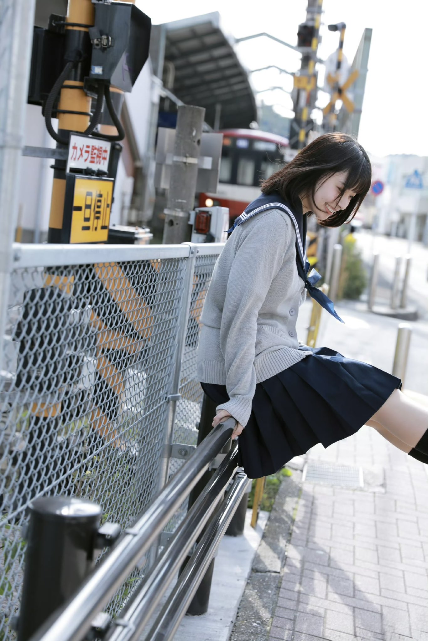 校服女孩在线表演高难度坐姿