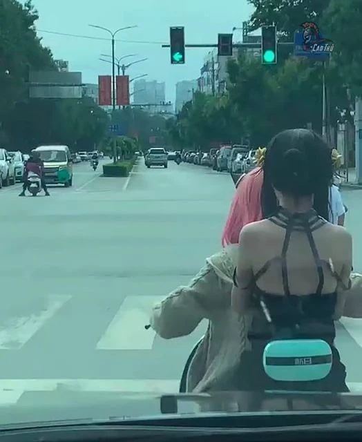 后座风景太扎眼