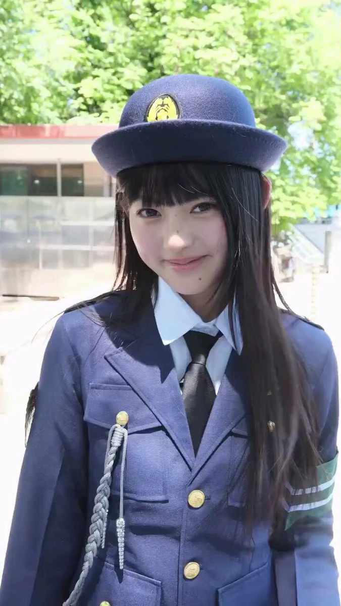 校警小姐姐盯上你了