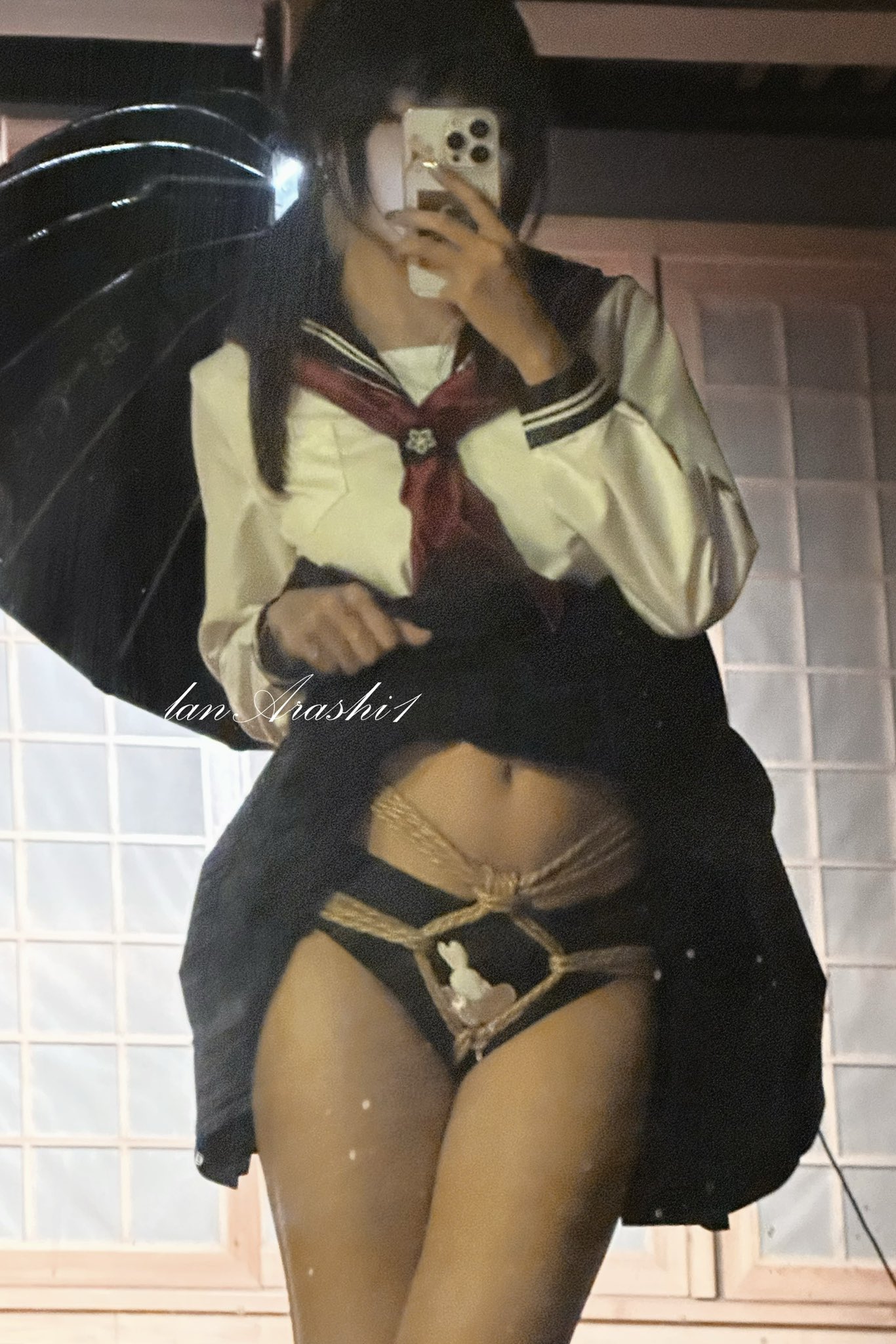这腿长得有点离谱了