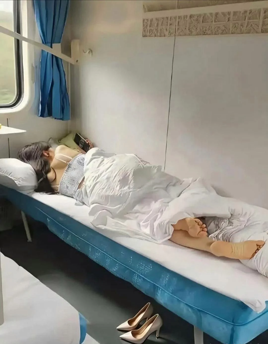 在移动城堡里睡大觉