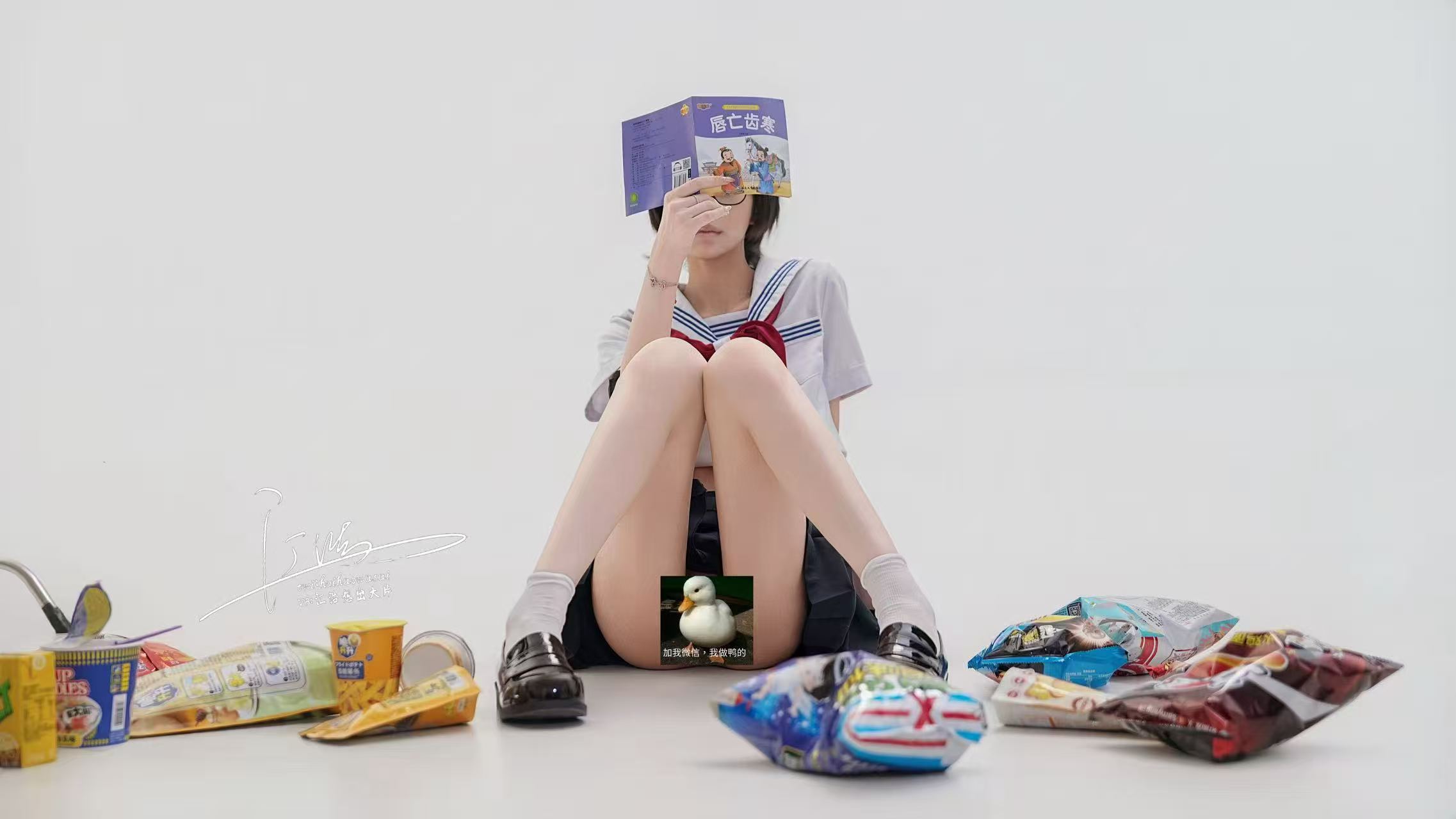 拿零食盒子当面具真行