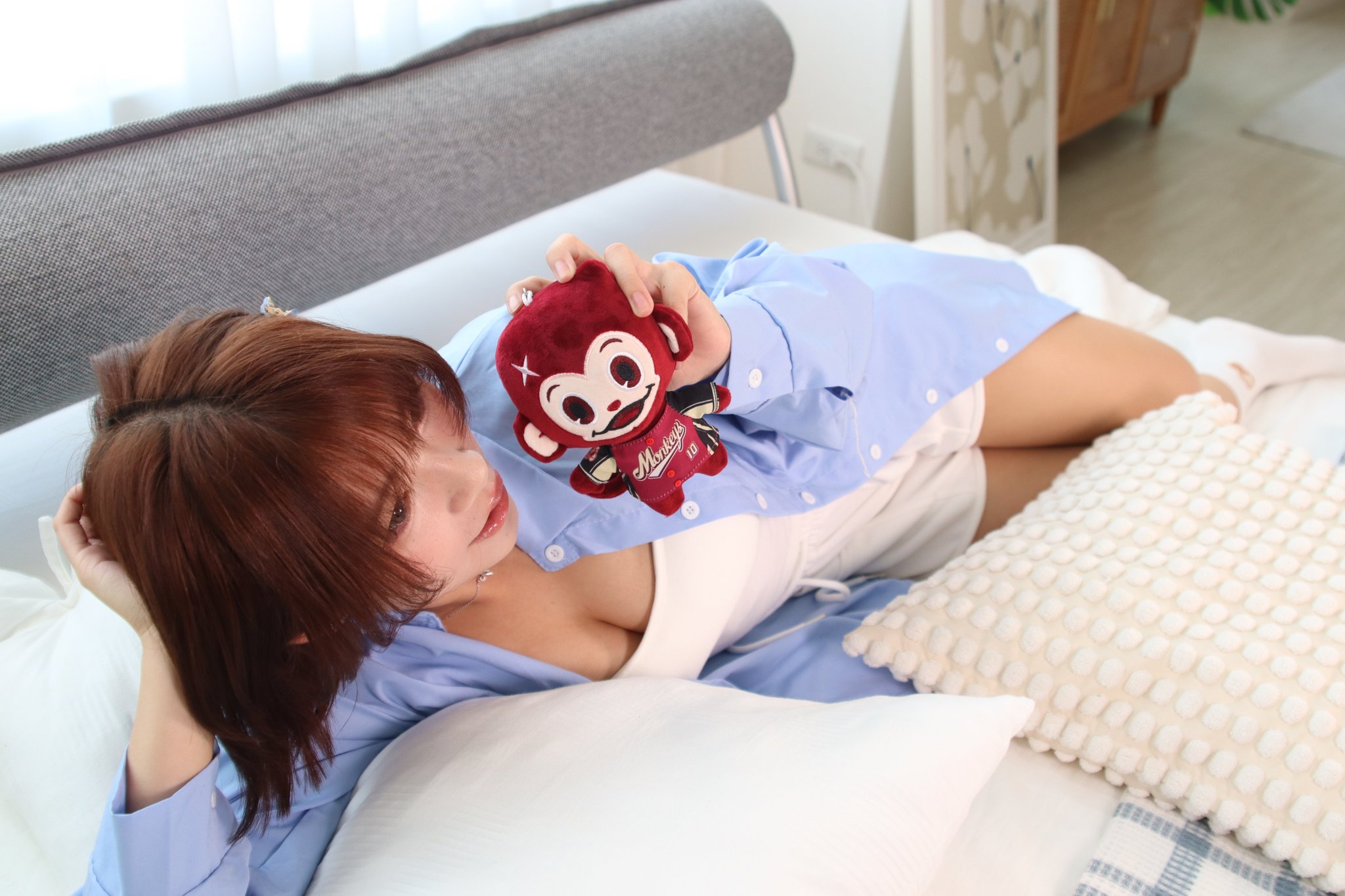 抱紧猴子不撒手