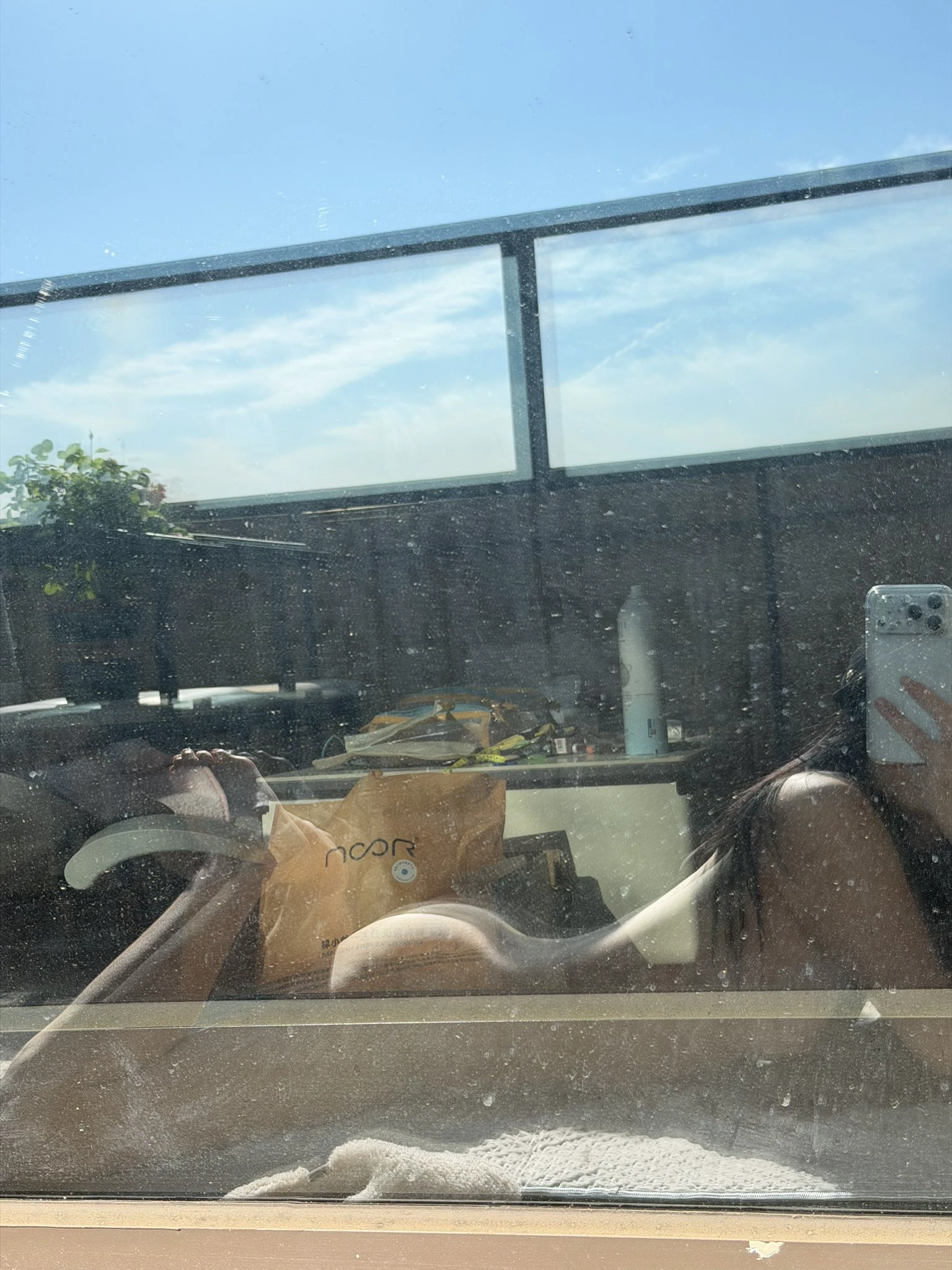 窗户太脏挡住了我的美