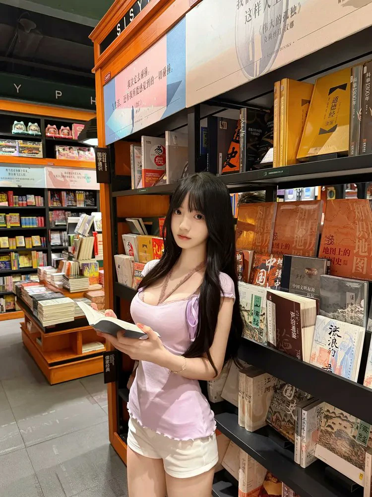 书没看进去全在看美女
