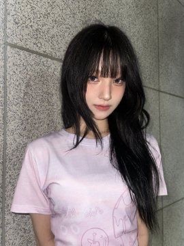 穿黑T想变快乐很难吗