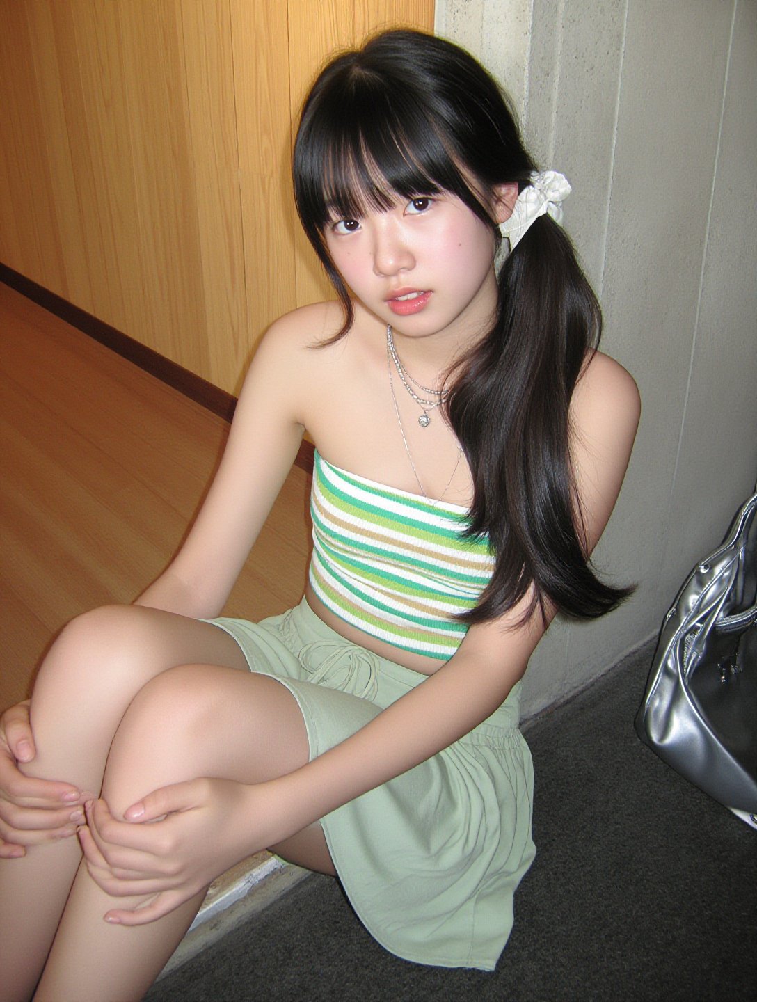眼神里写满了没睡饱