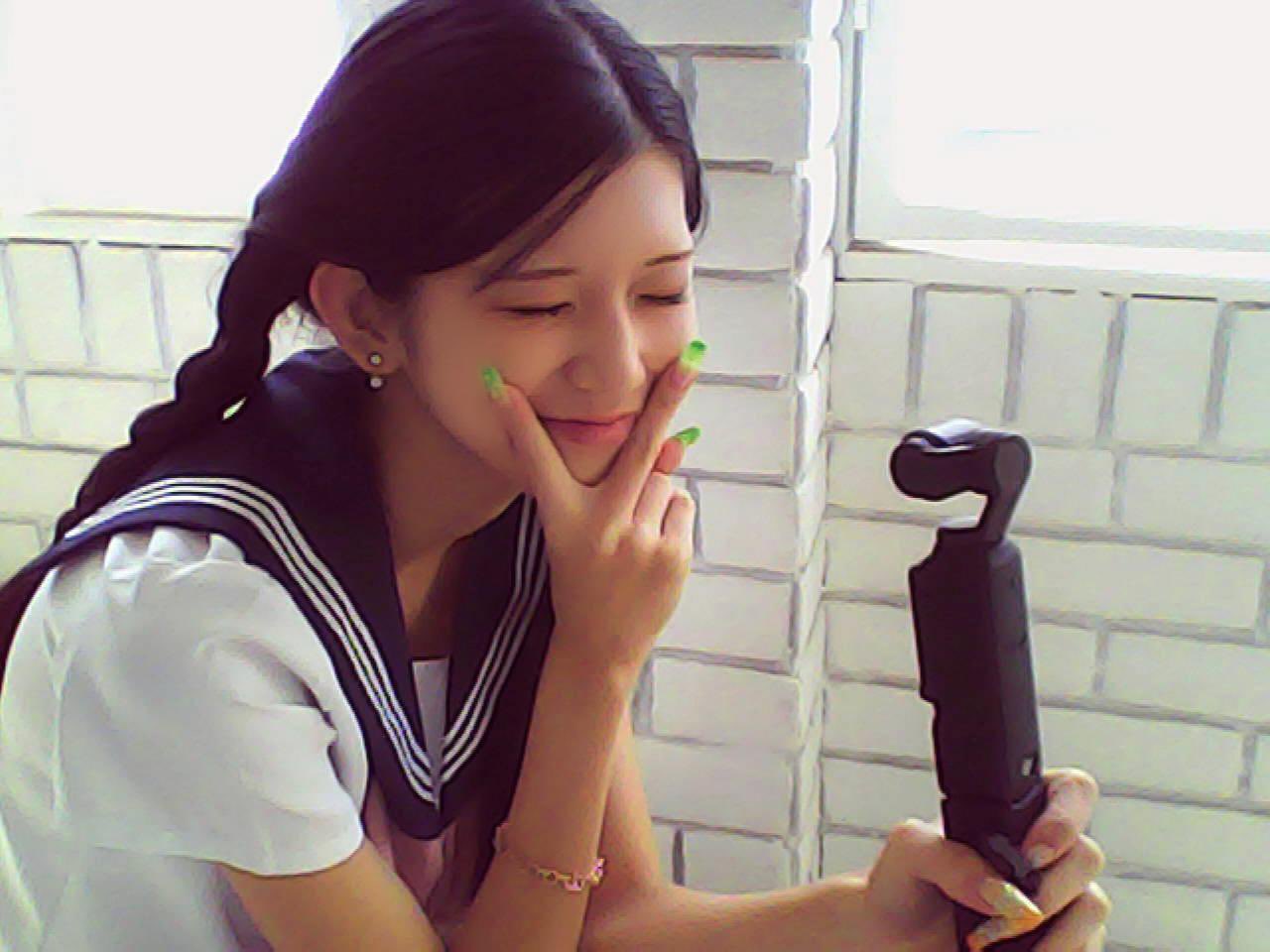美少女自拍脸部羞涩管理