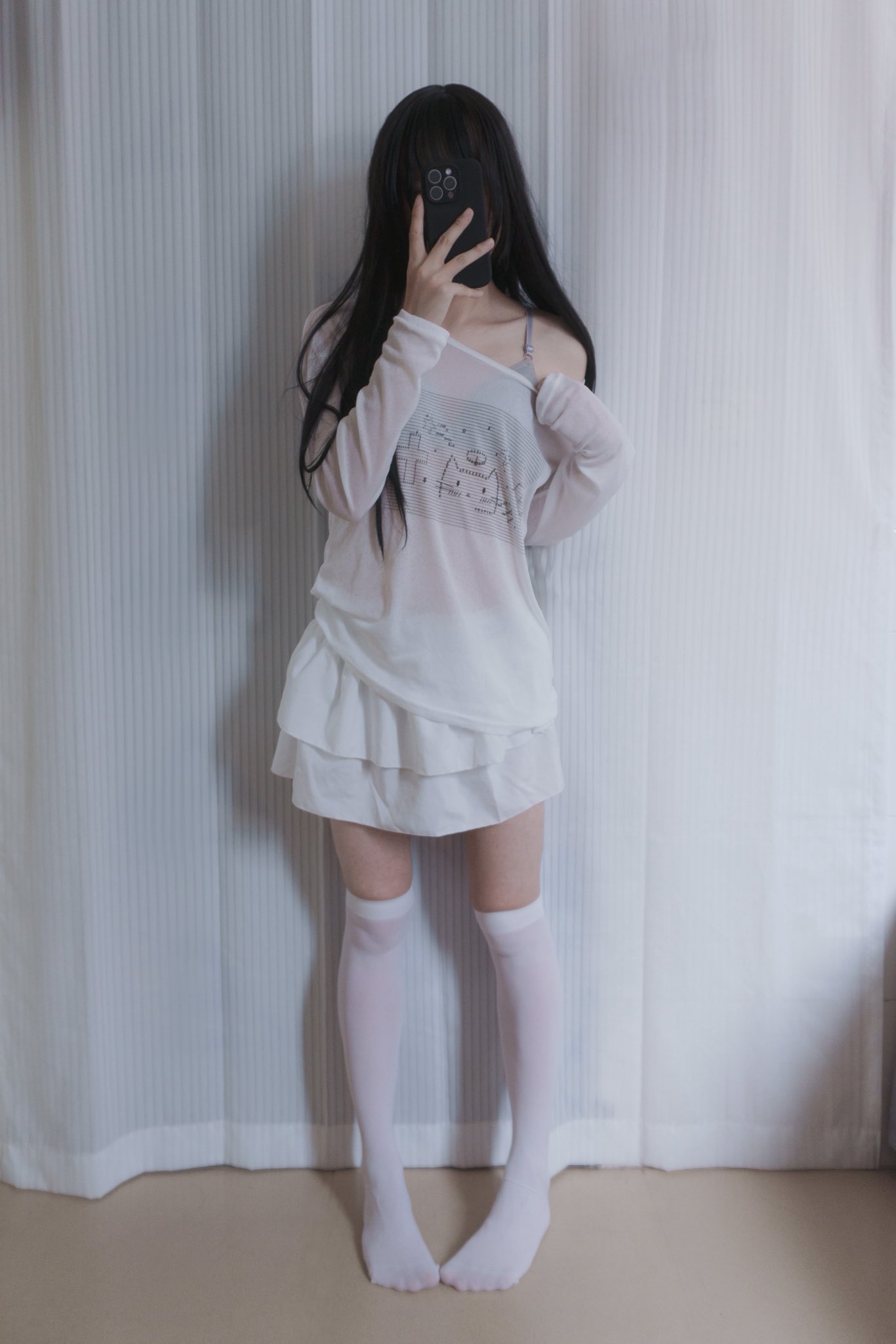 这长发遮得连手机都看不清