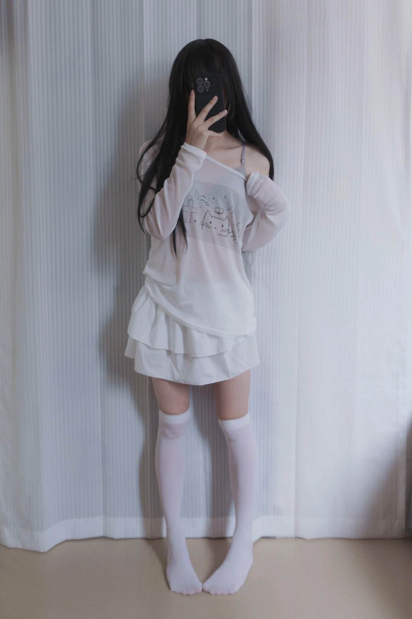 这长发遮得连手机都看不清