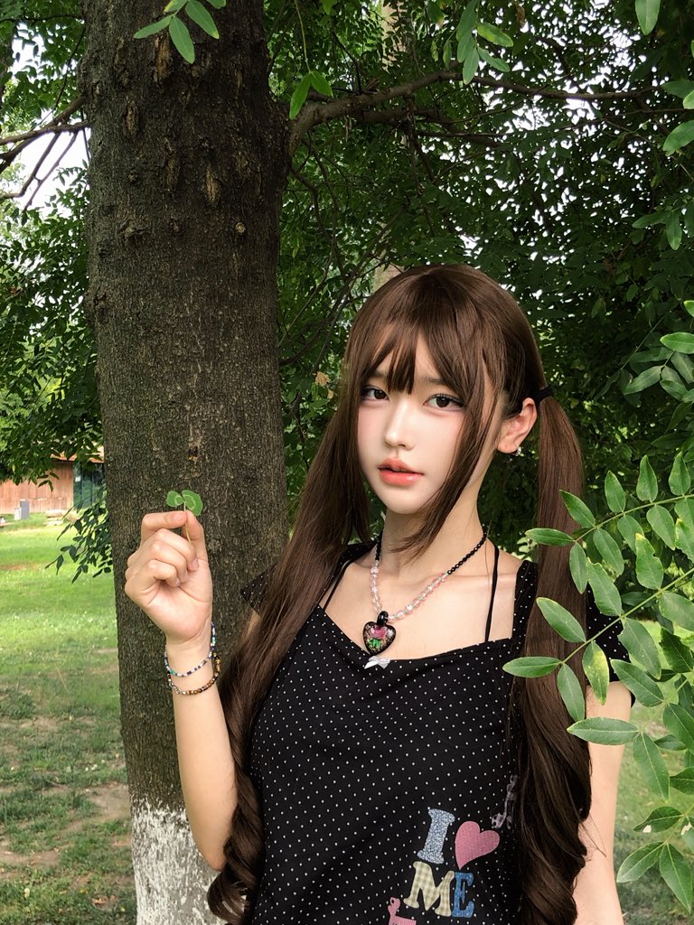 别找了四叶草在头发里