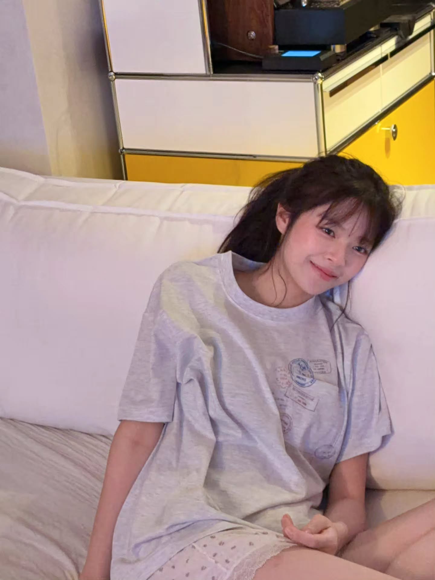 美少女陷入沉思中