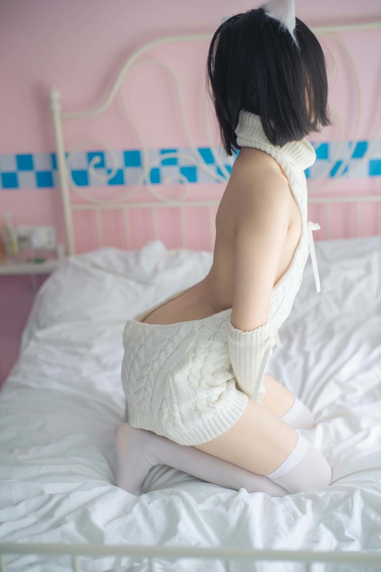 毛衣穿错位置了