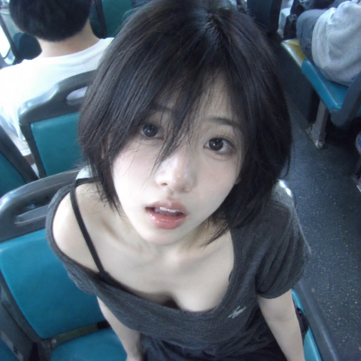 公交车偶遇美少女