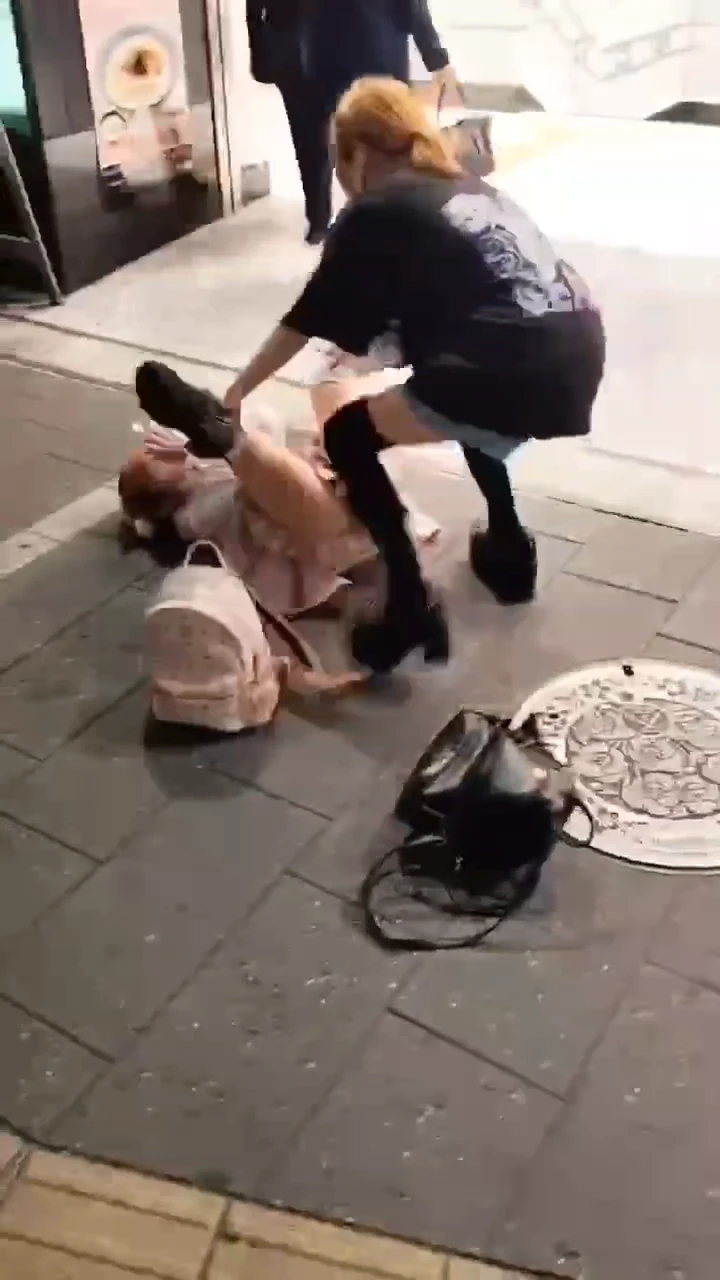街头大型在线求助现场