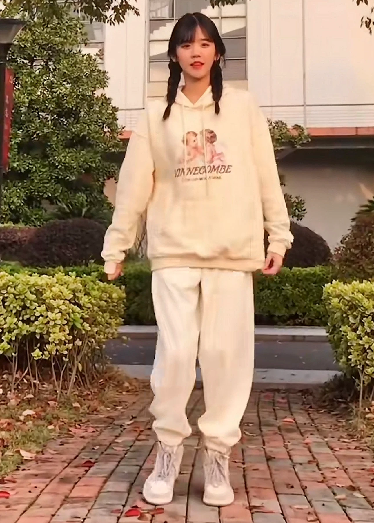 这套卫衣穿上显瘦诶