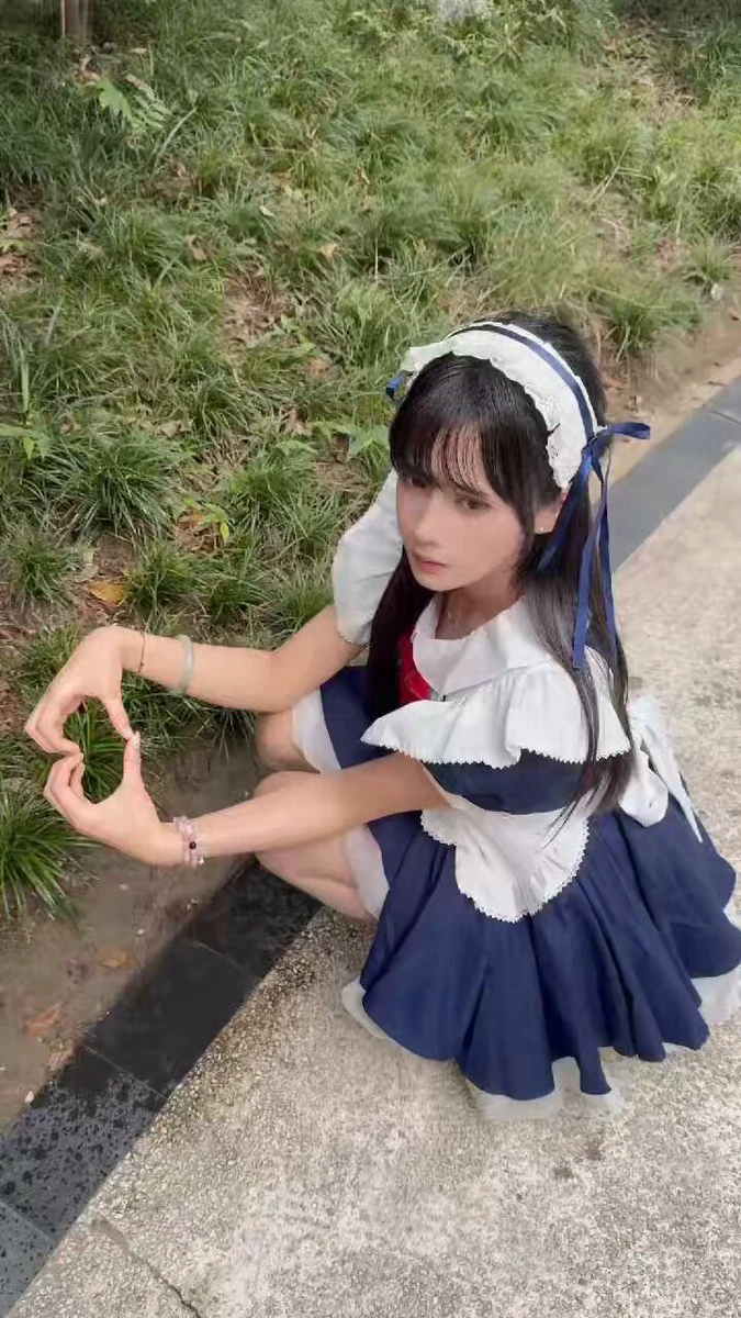 变身蓝白小精灵
