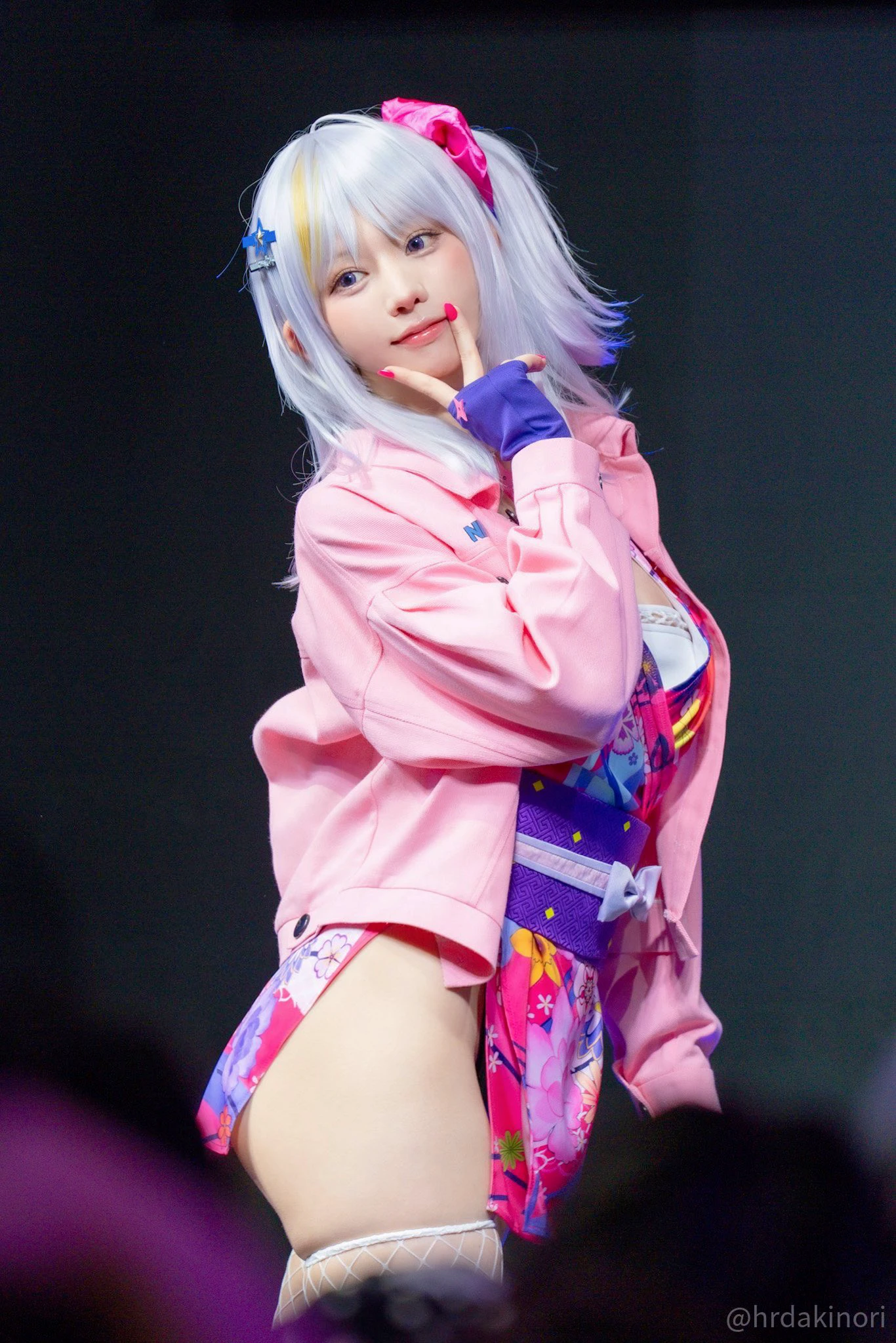 粉发美少女在线营业中
