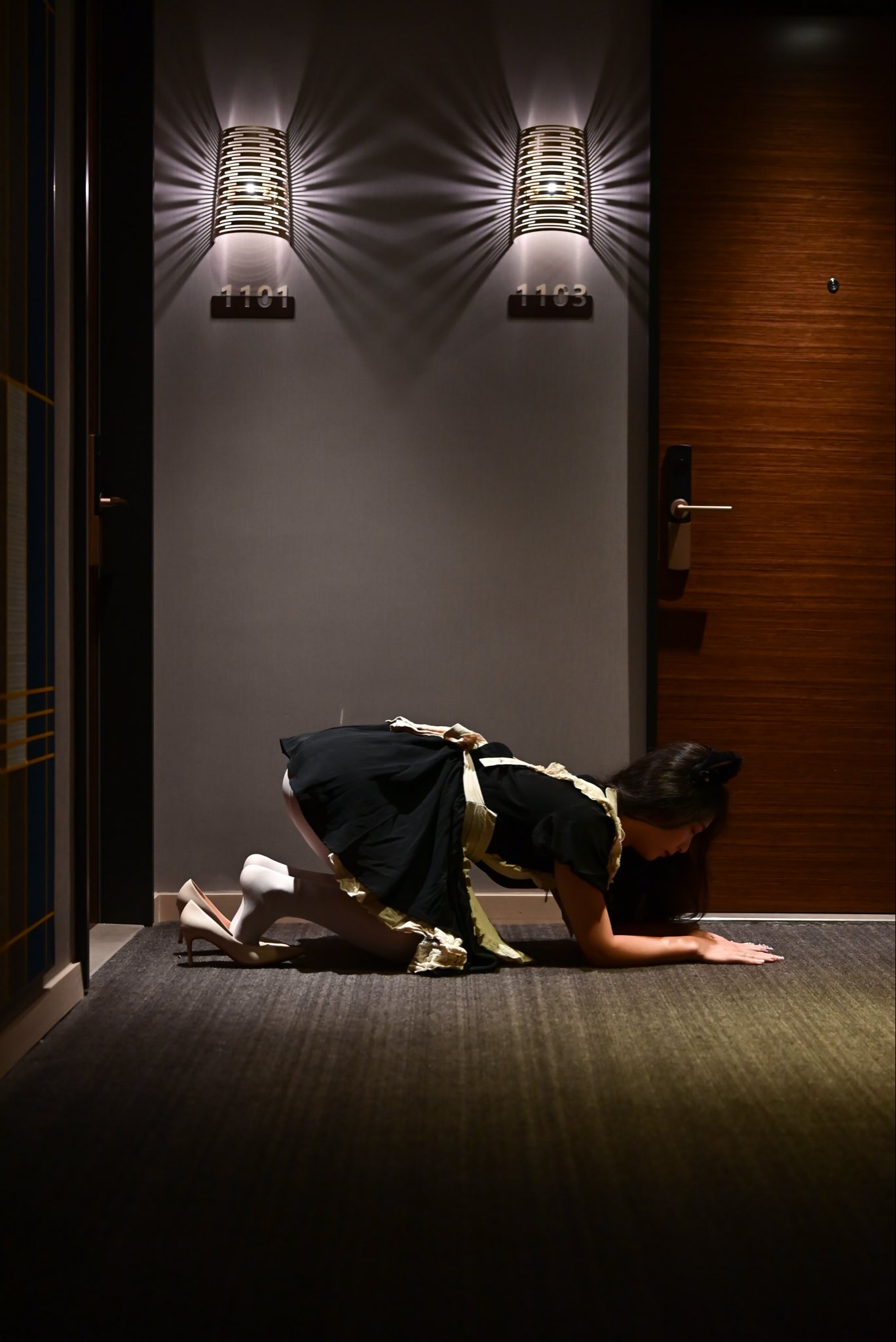 深夜走廊偶遇神秘黑影