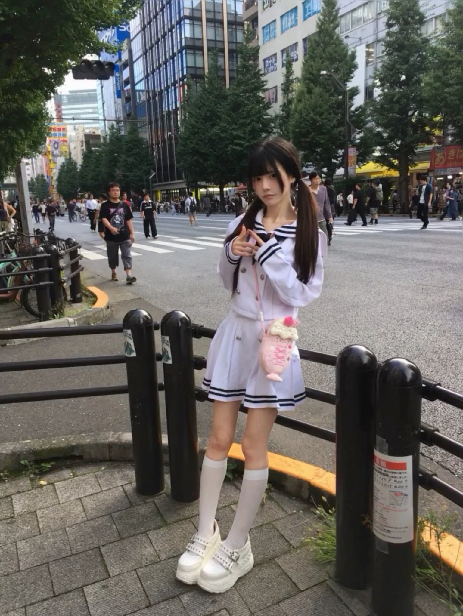 这裙子是用来撒娇的吗