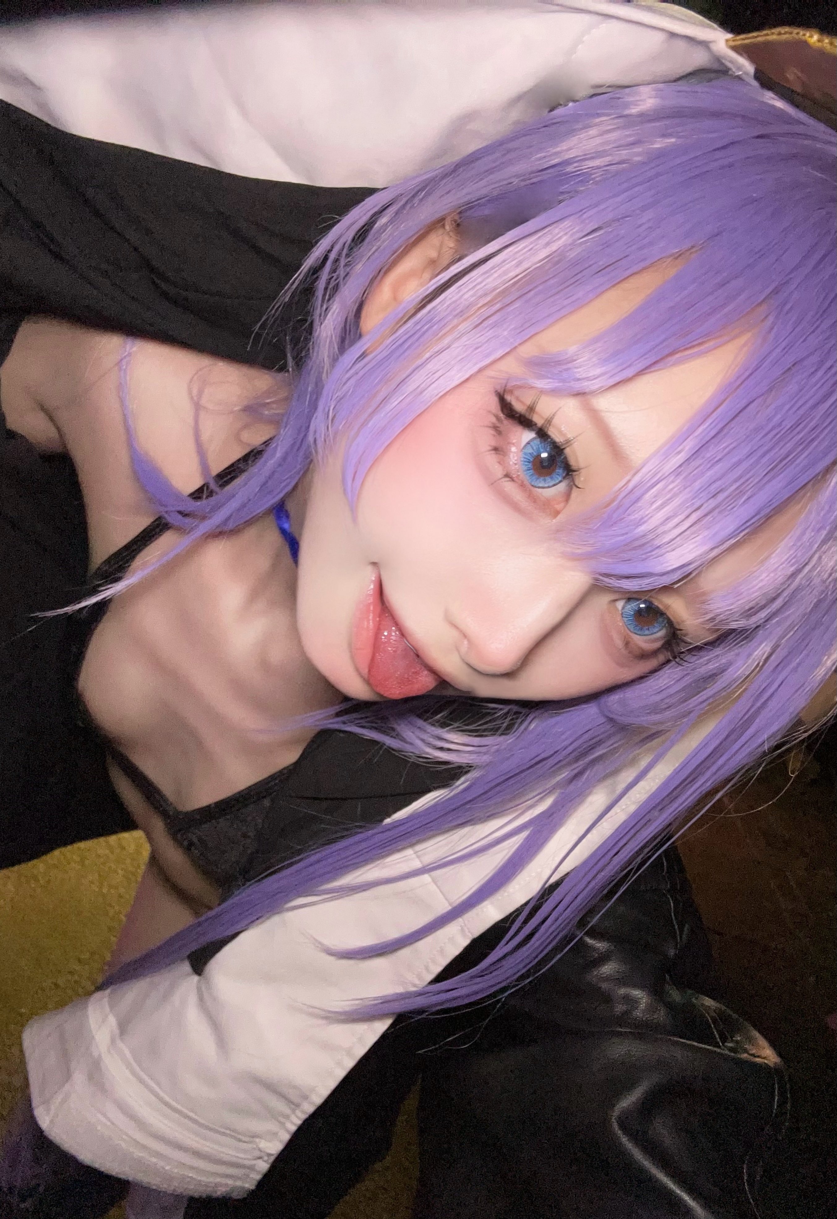 紫发美少女在线卖萌