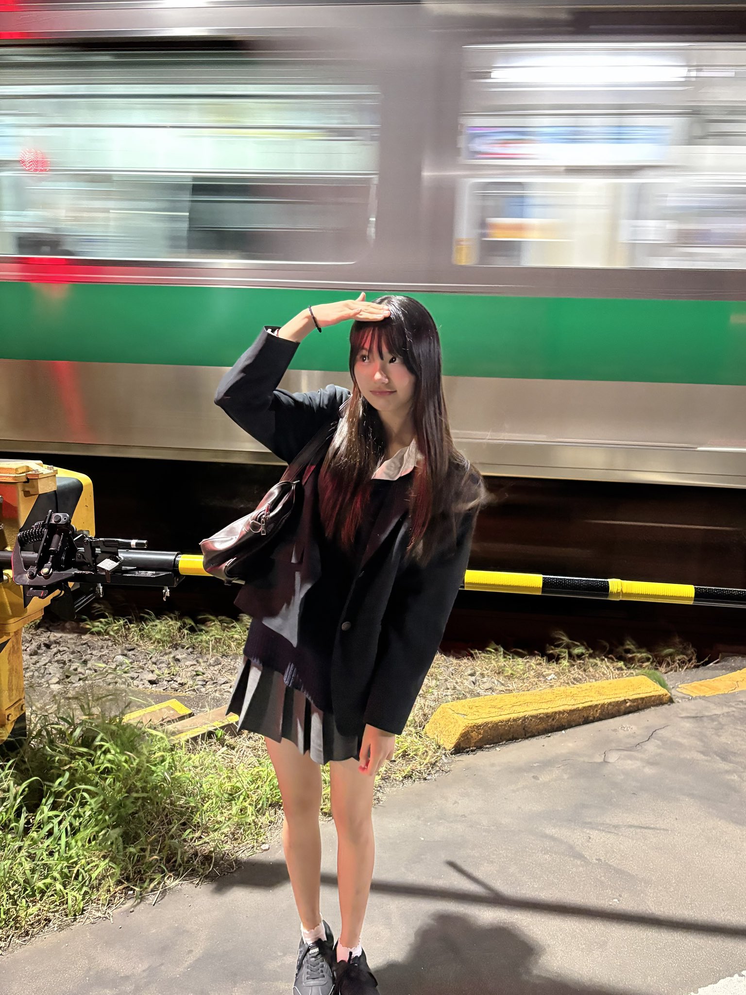 闪现瞬间被列车带走