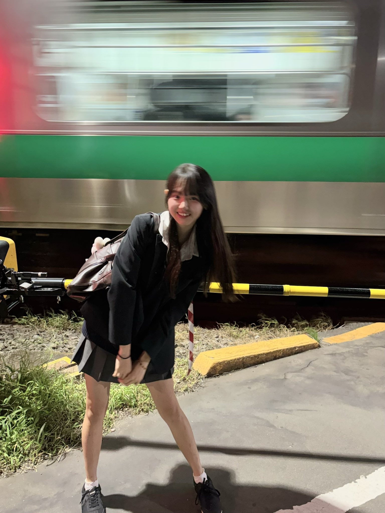 闪现瞬间被列车带走