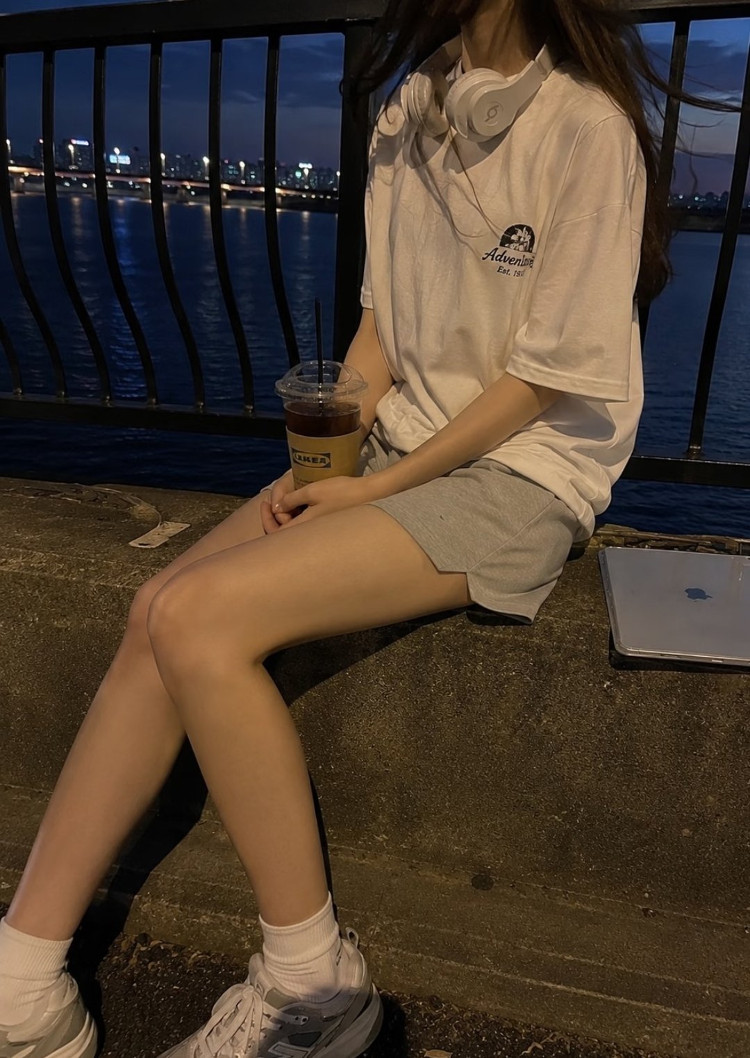 深夜河边只想吸溜冰咖啡