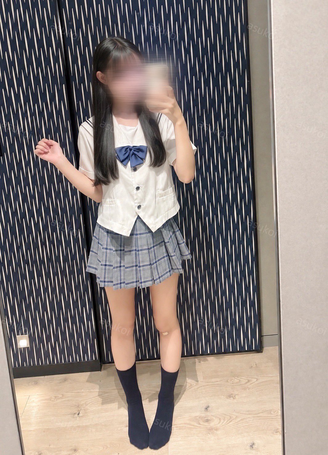 这校服穿出了网恋既视感