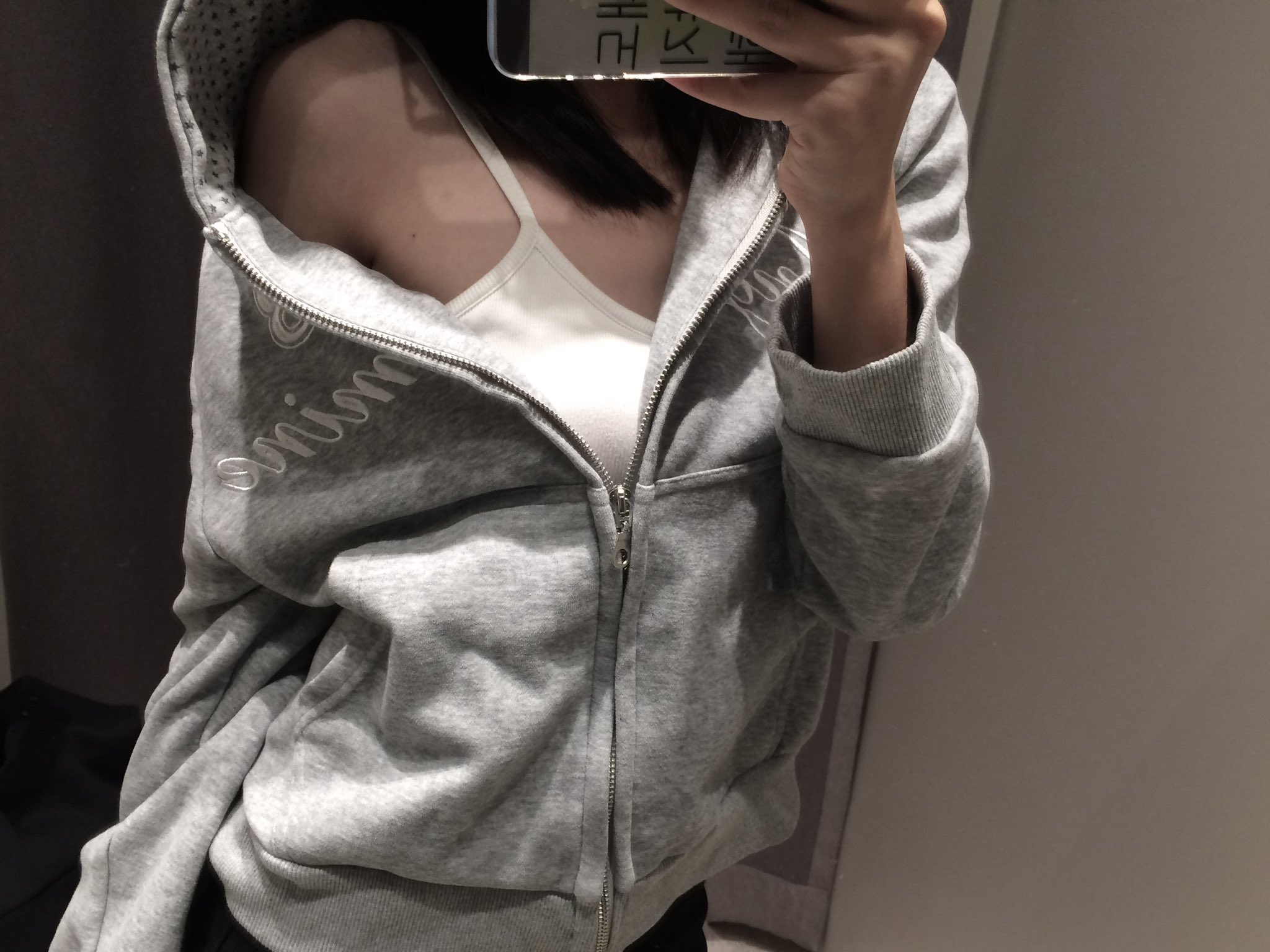 自拍时肩膀有点不听使唤