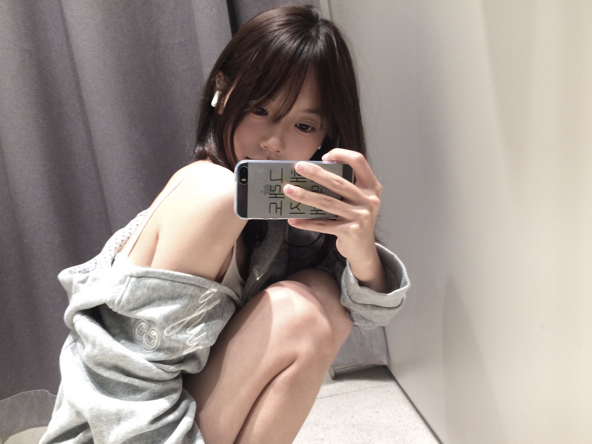 自拍时肩膀有点不听使唤