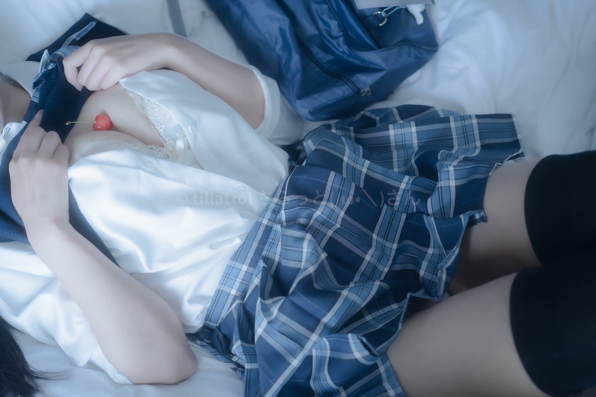 草莓在胸口蹦迪