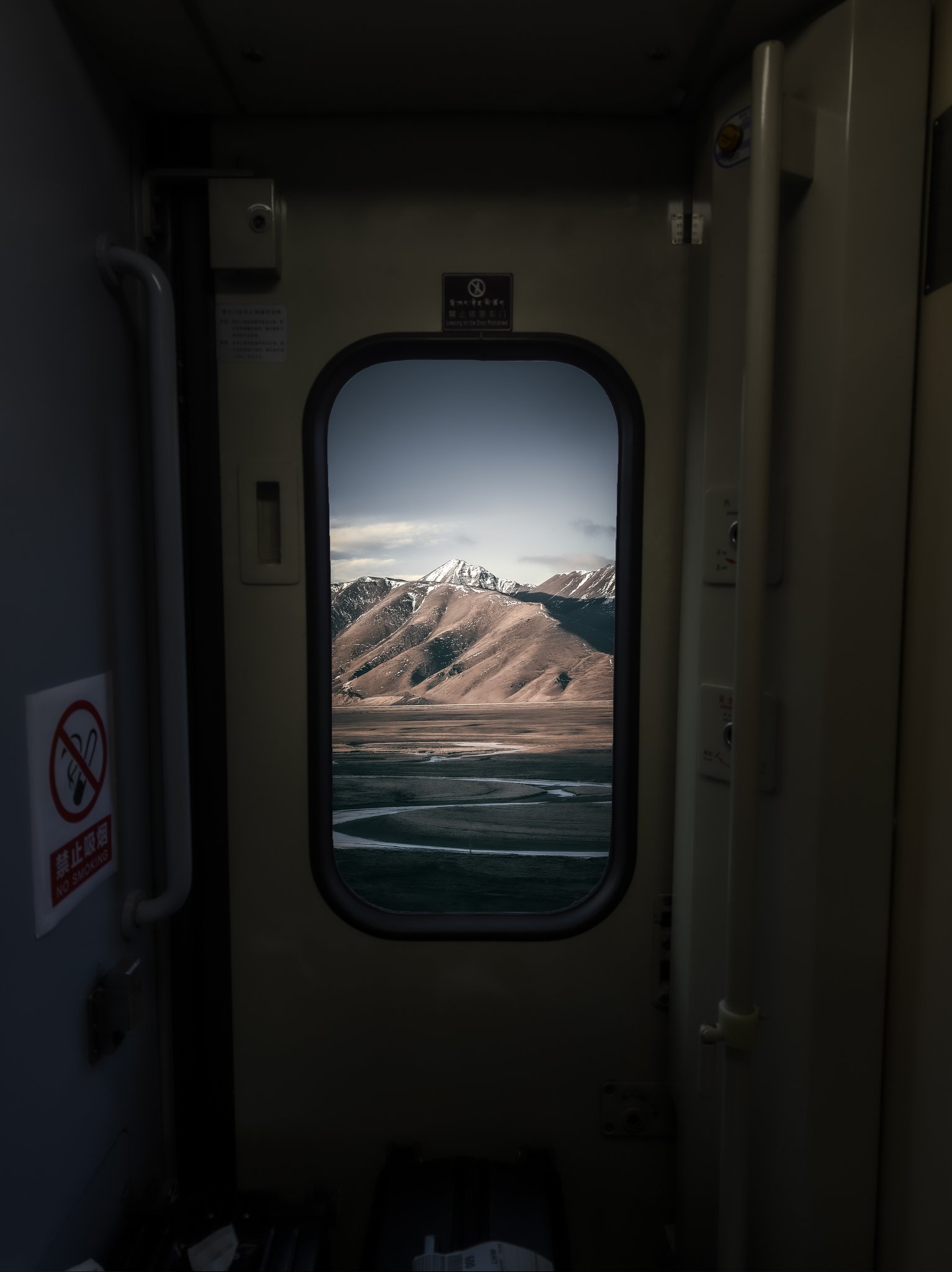 车窗外的可可西里